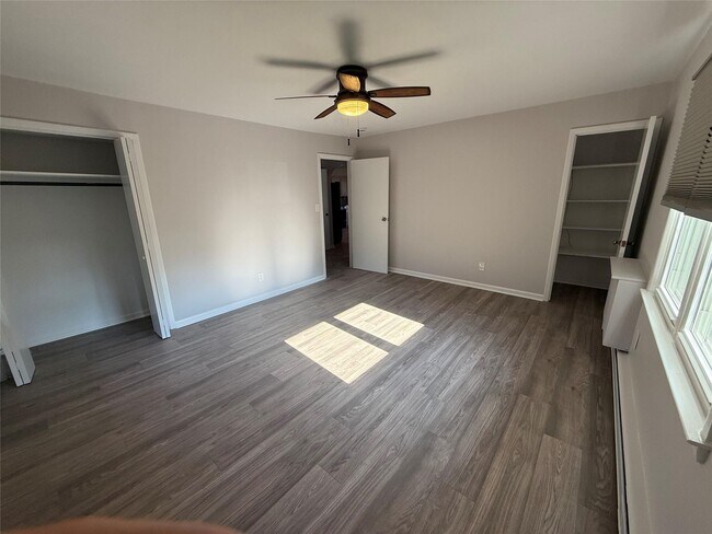 Building Photo - 215 Campagnoli Ave