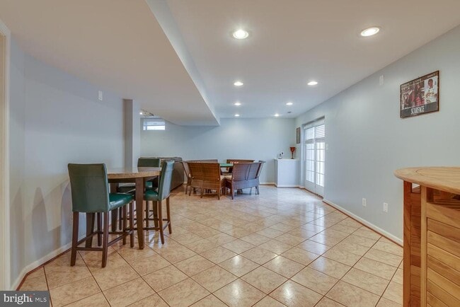 Building Photo - 10857 Hunter Gate Way