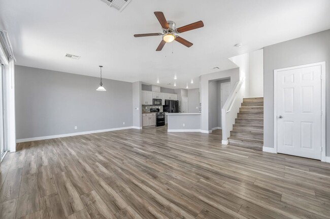 Building Photo - Stylish Hillside Townhome with Scenic Views in Gated Henderson Community!