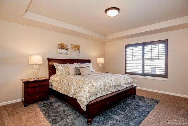 Building Photo - **Coming Soon - Unfurnished** Modern Livin...