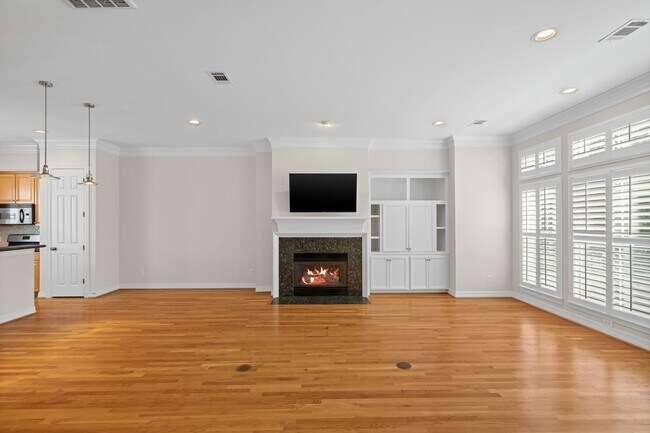 Building Photo - 2196 Bancroft Ln