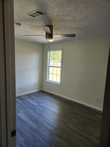 Building Photo - 7433 Dillon Ln