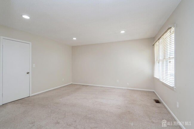 Building Photo - 57 Woodmere Dr