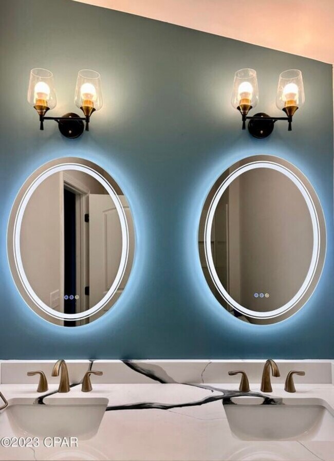 Building Photo - 2511 W 11th St