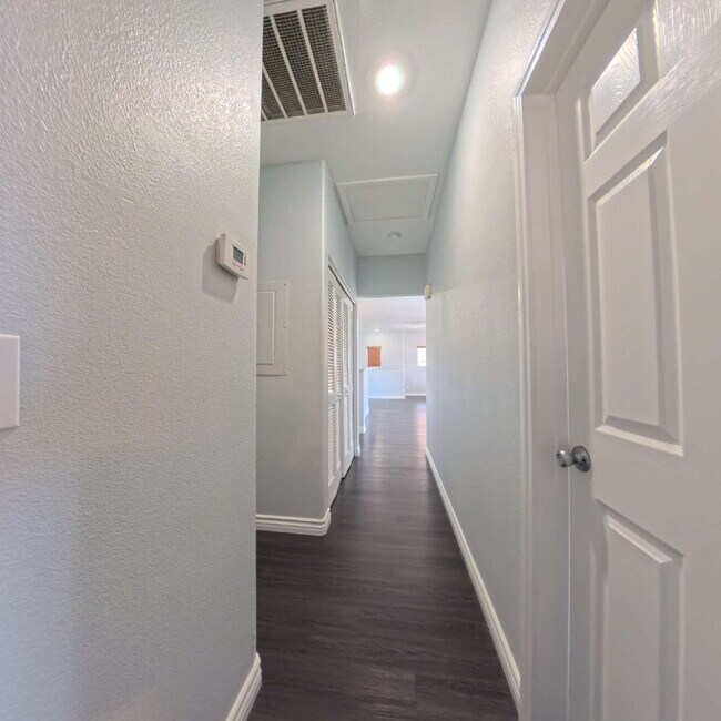 Building Photo - Spacious 2-bed 2-bath with Attached Car Garage at Tripoly!