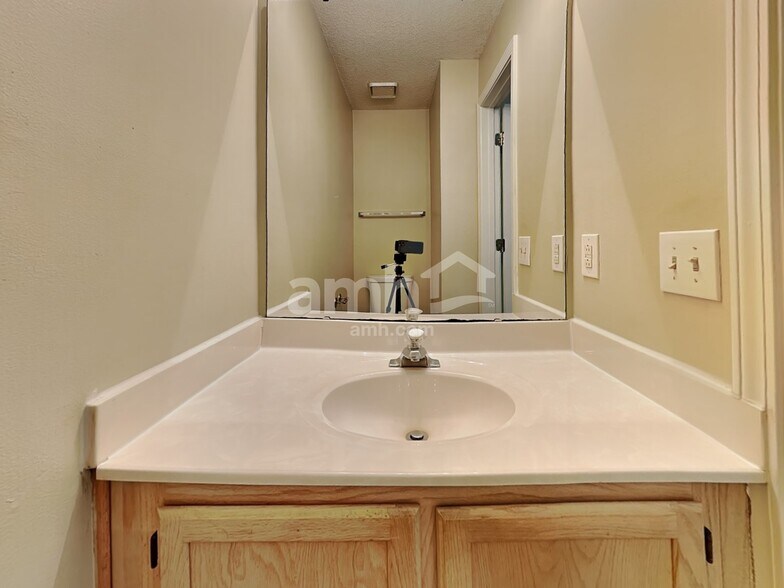 Building Photo - 8703 Coach Wood Ct