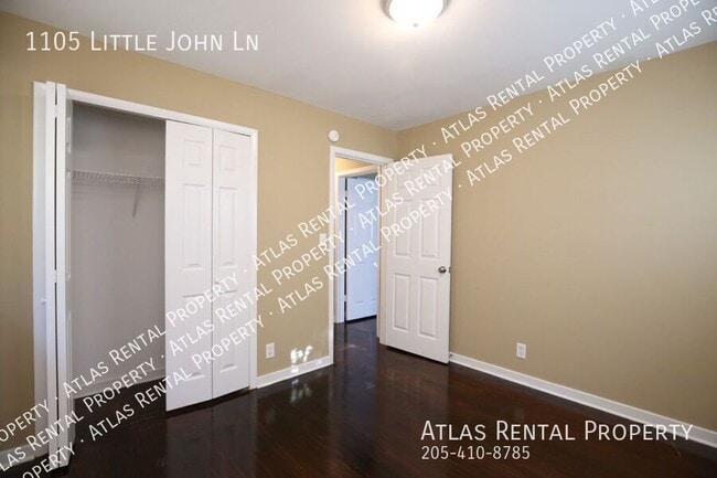 Building Photo - 1105 Little John Ln
