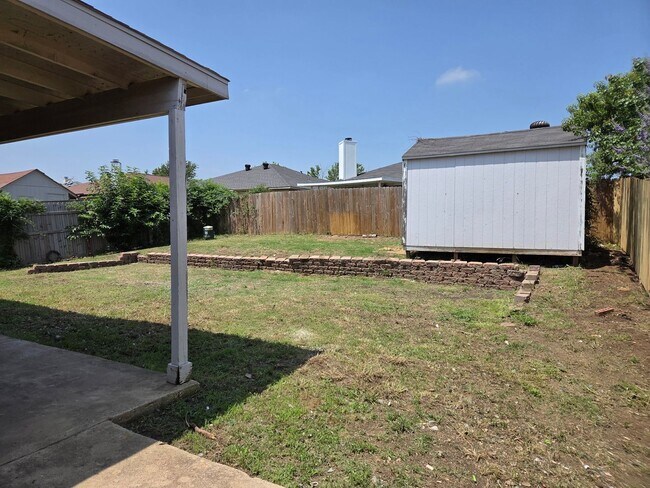 Building Photo - Beautiful 3-2-2 Move In Ready!
