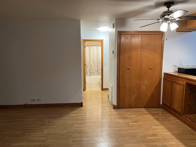 Building Photo - 1362 Cove Dr