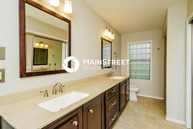 Building Photo - 3 Bedroom Pet-Friendly Home in Carrollton, TX with Main Street Renewal
