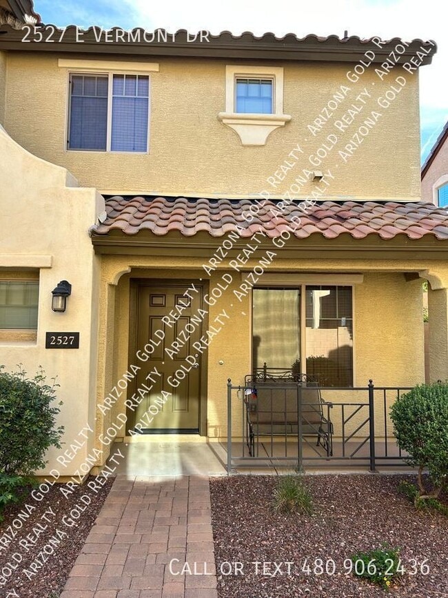 Building Photo - Cove at Vincenz