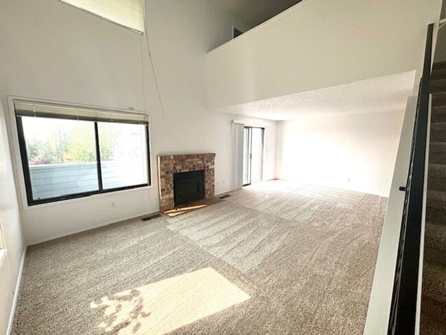 Building Photo - DES MOINES CONDO WITH PEEK-A-BOO SOUND VIEWS & PRIVATE GARAGE!