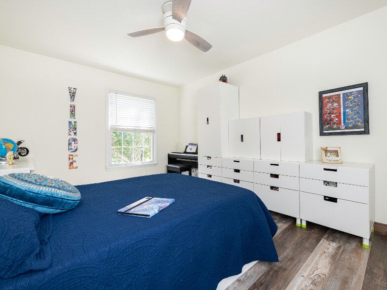 Building Photo - 8340 Meadow Lakes Dr