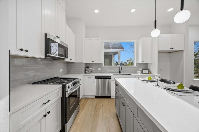 Building Photo - 2014 Yates St