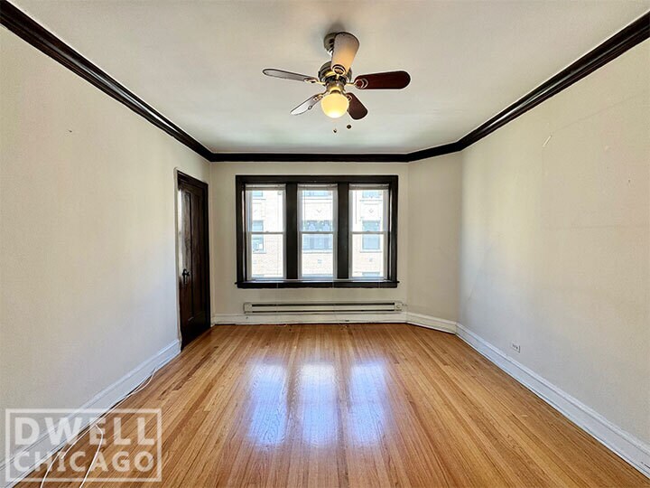 Building Photo - 3825 N Greenview Ave