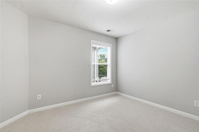 Building Photo - 3685 Silver Springs Rd