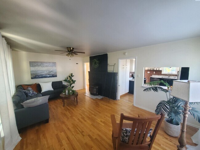 Building Photo - Central kennewick rental
