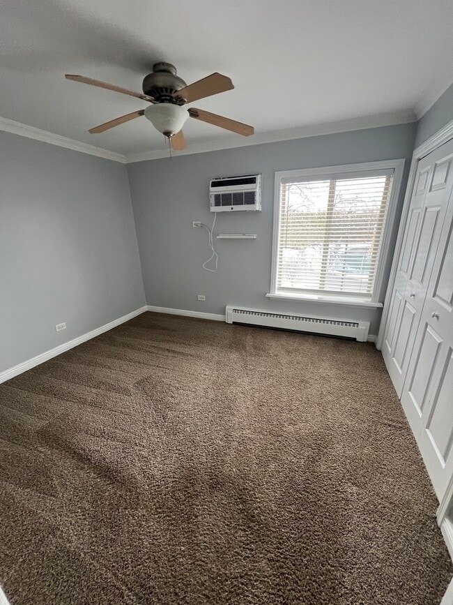 Building Photo - 910 W Alleghany Dr