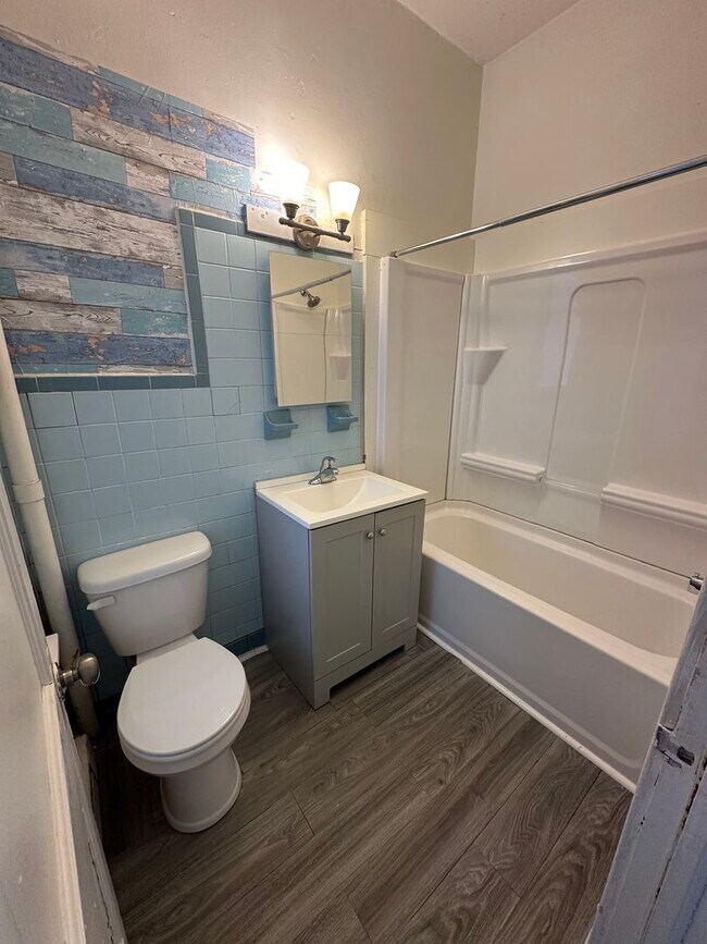 Building Photo - 11 N Ann St