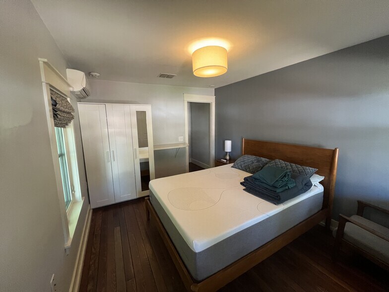 Building Photo - 1148 Lott Ave