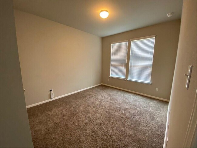 Building Photo - 428 S Brook Dr