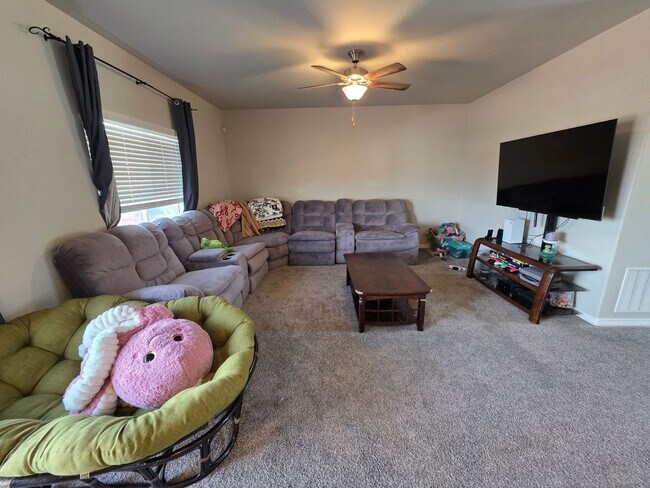 Building Photo - Fully Finished Corner-Lot Home with Mounta...