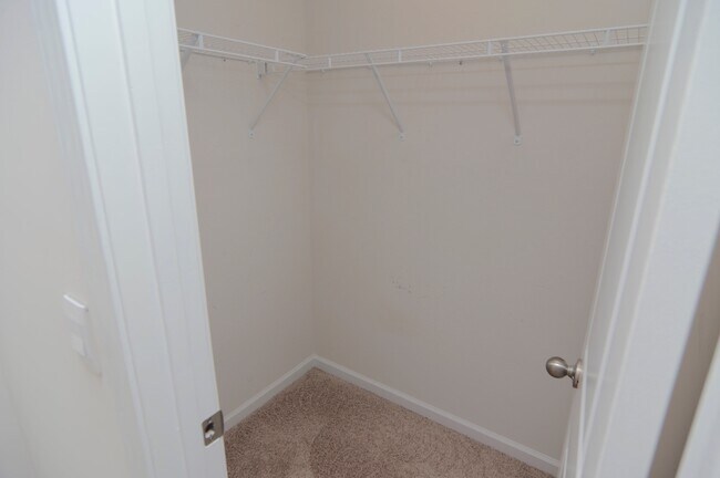 Building Photo - 116 Leslie Silver Dr