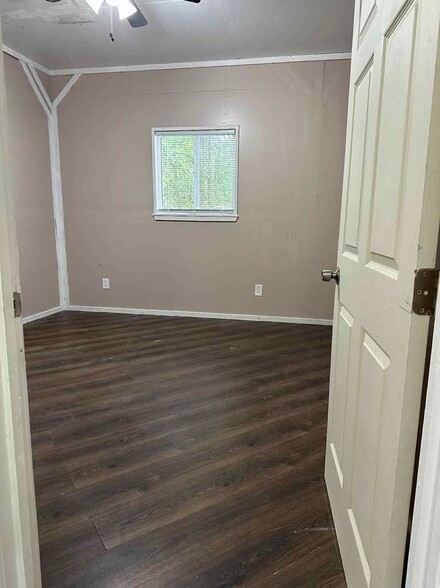Building Photo - 243 Lure Ln