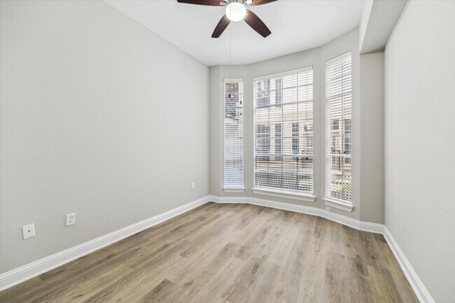 Building Photo - 5353 Memorial Dr