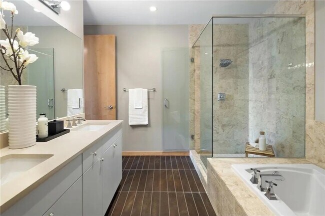 Building Photo - Minneapolis, MN