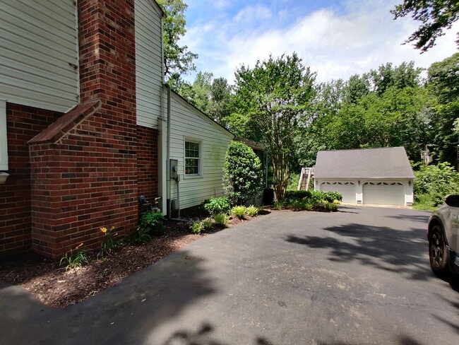 Building Photo - 4 bedroom home with large detached garage