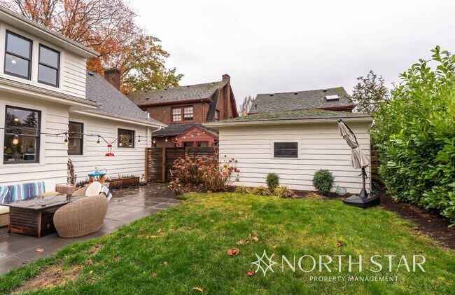 Building Photo - Classic Portland Home Heart of Irvington