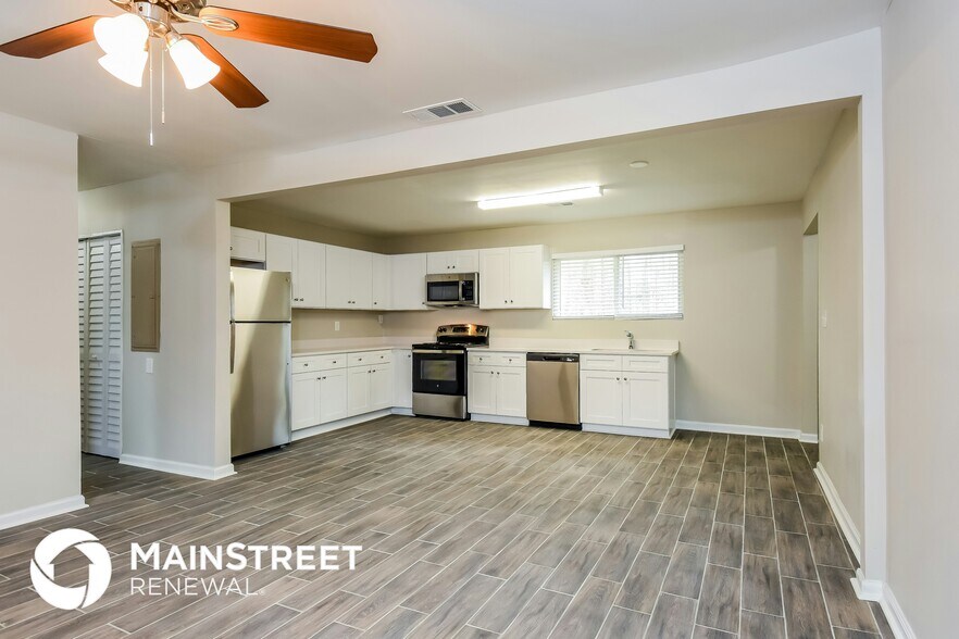 Building Photo - 3715 Meadowview Dr