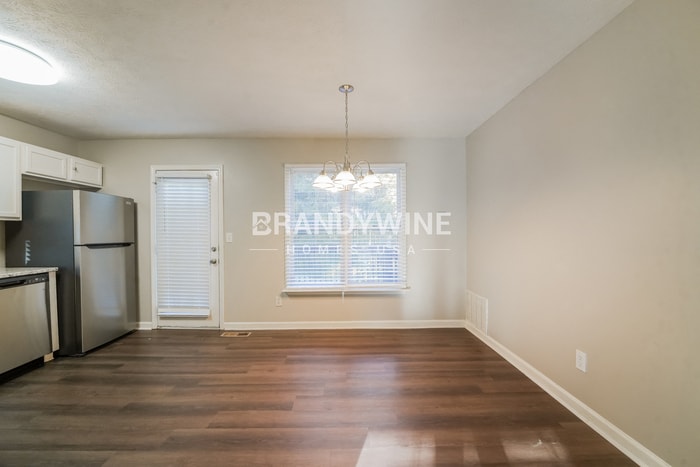 Building Photo - 403 Chippewa Dr SE