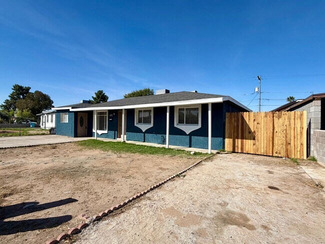 Building Photo - 3 Bedroom Gem with large bonus room and RV gate! No HOA