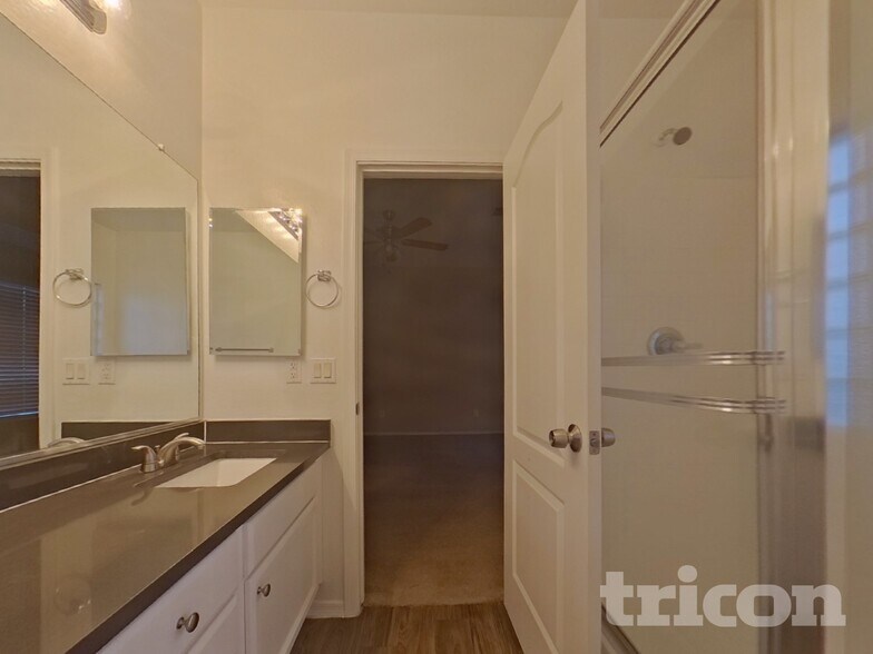 Building Photo - 11638 W Jackson St