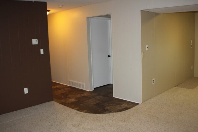 Building Photo - NW Rochester home available now! Very Nice...