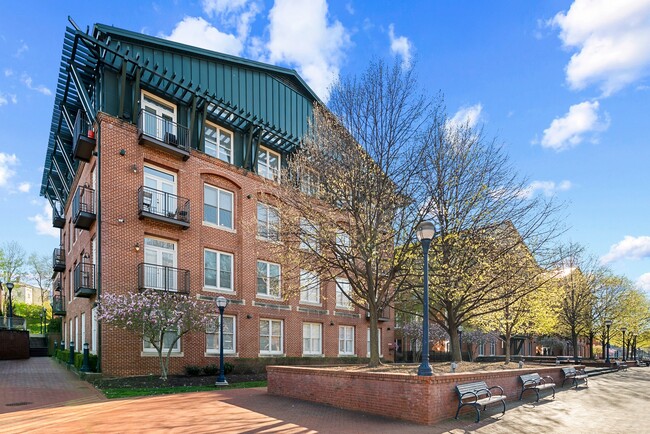 Building Photo - 35 E All Saints St