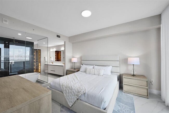 Building Photo - 700 NE 24th St