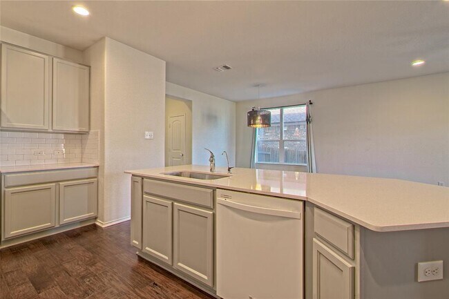 Building Photo - 413 Sheepshank Dr
