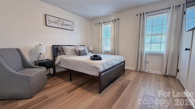 Building Photo - 6314 Old Pineville Rd