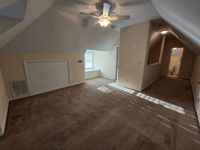 Building Photo - 710 W 36th St