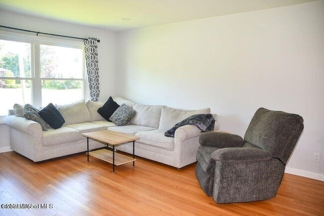 Building Photo - 20 Marie Pkwy