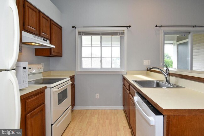 Building Photo - 4056 Grays Pointe Ct
