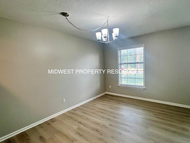Building Photo - Stunning 2 Story townhome w/ outdoor Maintenance provided