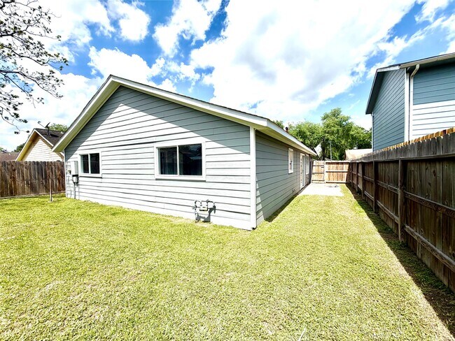 Building Photo - 718 Blue Rock Ct