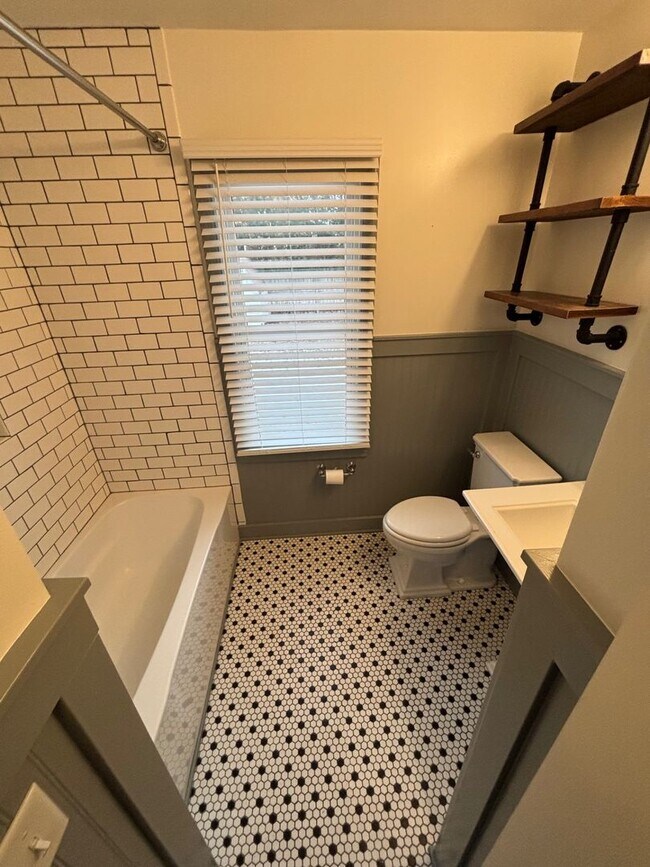 Building Photo - 709 Mulford Dr SE