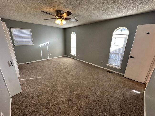 Building Photo - 4bed/3bath Home Available for Rent in Central Norman!!