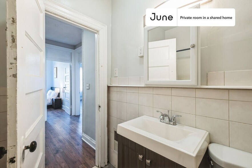 Building Photo - Room in Shared 4 bed/2 bath home