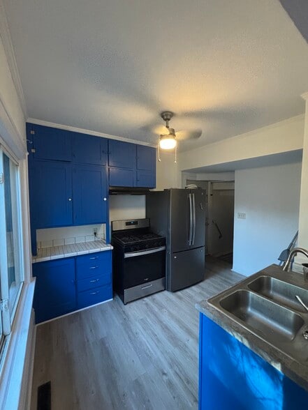 Building Photo - 1073 Blair Ave